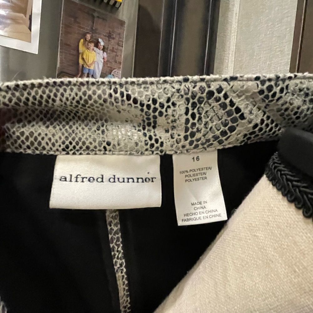 Alford Dunner Jacket - Picture 2 of 4